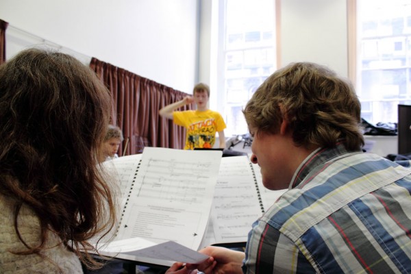 Clarinettist Jonathan Guy and cellist Anna Menzies try to figure out Chris Swithinbank's score. Clarinettist Jonathan Guy and cellist Anna Menzies try to figure out Chris Swithinbank's score.